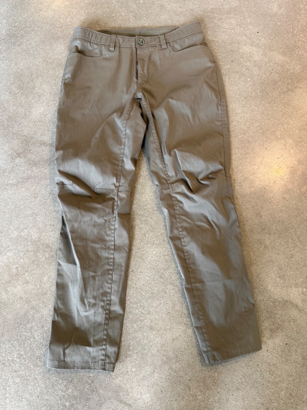 Under Armor pant - Picture 2 of 2